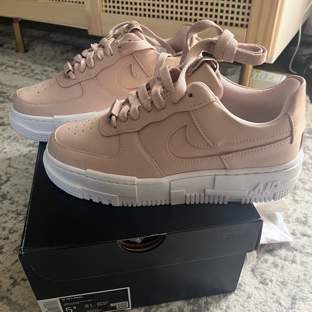 Nike Air Force 1 pixel
